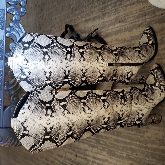 Knee high boots - Picture 1 of 3